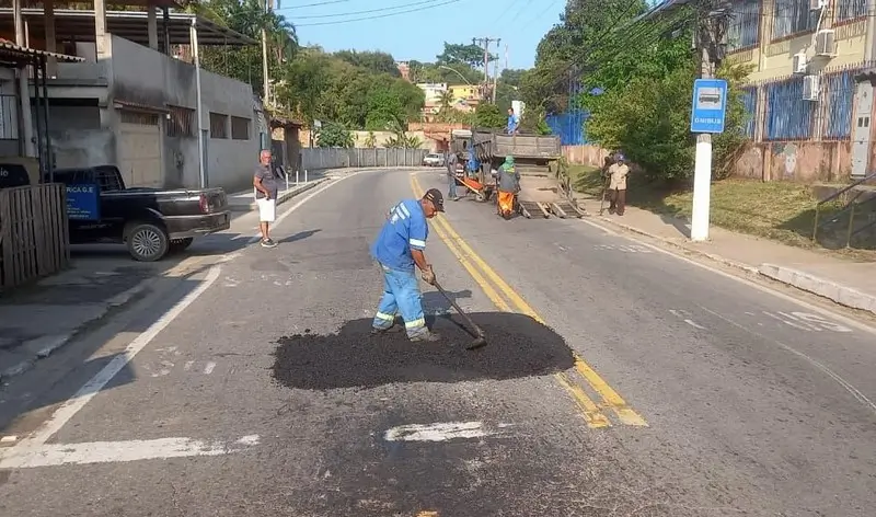 Secretaria de Obras de Volta Redonda leva asfalto ao interior dos bairros