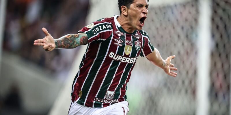 Cano encerra jejum e Fluminense derrota Athletico no Brasileiro