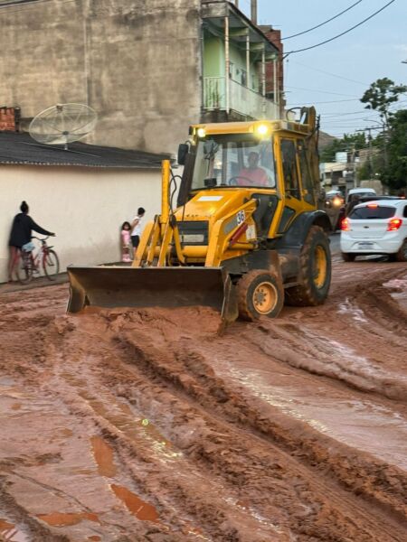 Equipes da Prefeitura de Volta Redonda atuam após forte chuva