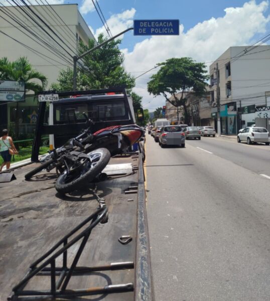 Ordem Pública de Volta Redonda apreende moto sem placa conduzida por inabilitado
