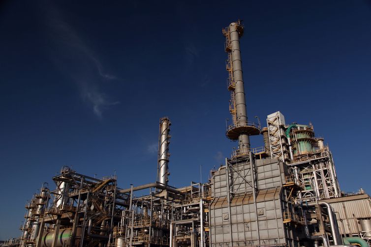 André Valentim Petrobras bate recorde de utilização de refinarias. - Refinaria Alberto Pasqualini - REFAP. Foto: André Valentim