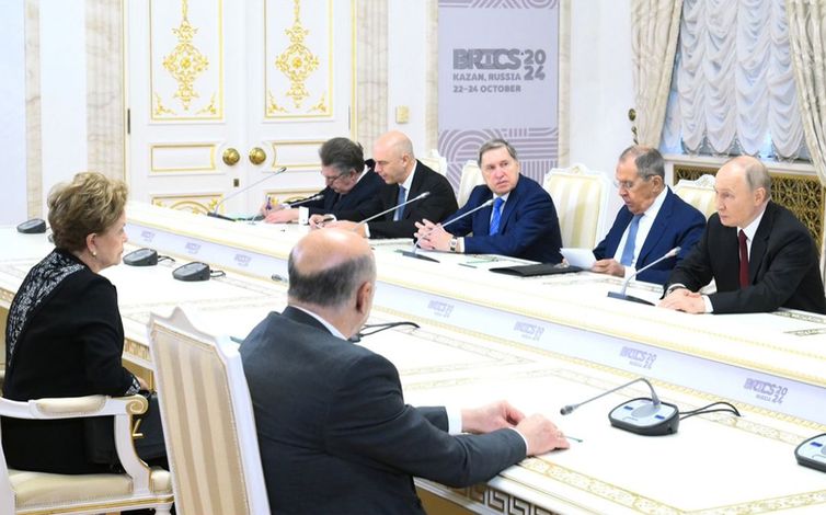 dilmarousseff/Instagram Rússia, 22/10/2024 - O presidente russo Vladimir Putin se reúne com a presidente do Novo Banco de Desenvolvimento, Dilma Rousseff, no primeiro dia da cúpula dos Brics 2024. Foto: dilmarousseff/Instagram