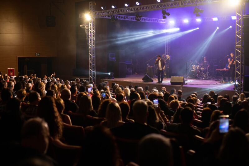 Teatro Maestro Franklin, em Volta Redonda, concentra grandes espetáculos com artistas de todo o Brasil