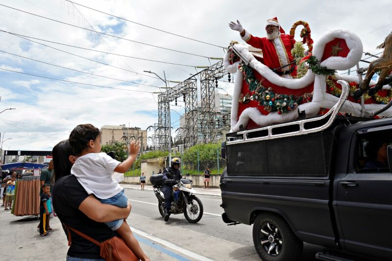 Domingo Alegre atrai pessoas de todas as idades para Avenida Amaral Peixoto