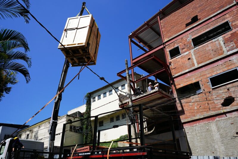 Hospital São João Batista, em Volta Redonda, recebe primeiros equipamentos para o novo prédio anexo