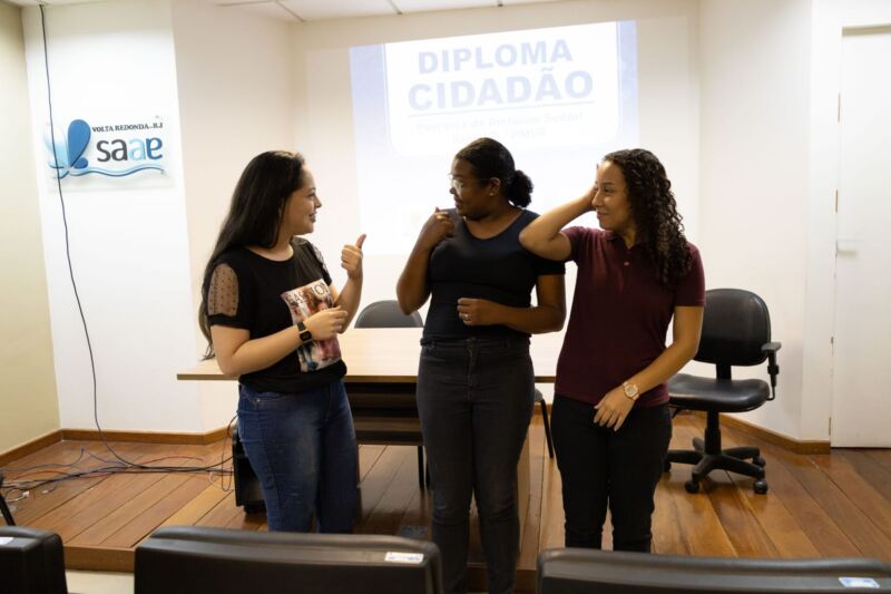 Saae de Volta Redonda contrata três alunas do ‘Diploma Cidadão’ para estágio