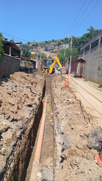 Saae de Volta Redonda troca a rede de esgoto no bairro Vale Verde