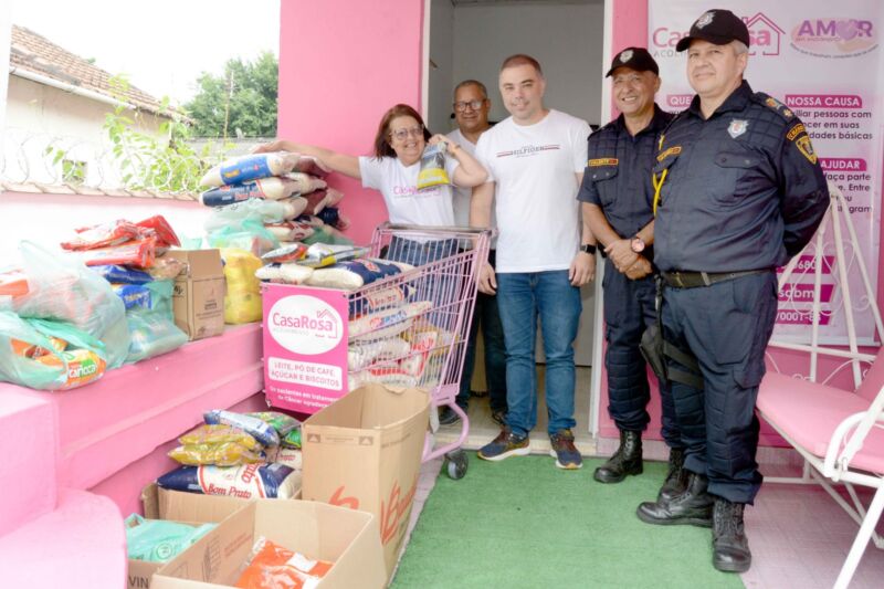 Guarda Municipal de Barra Mansa doa meia tonelada de alimentos à Casa Rosa – Barra Mansa