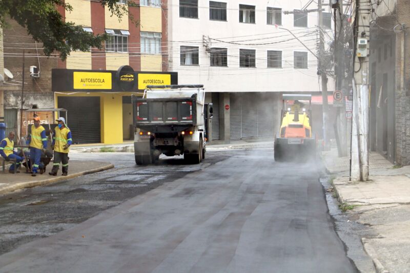 Serviços de asfaltamento são realizados nos bairros Santa Rosa e Ano Bom – Barra Mansa