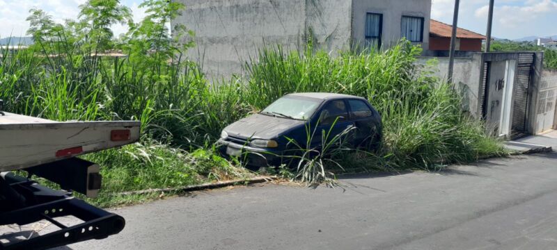 Ordem Pública de Barra Mansa recolhe veículos abandonados que colocam em risco a segurança da população – Barra Mansa