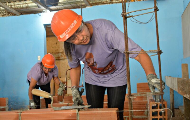 Projeto ‘Mulheres Mãos à Obra’ abre inscrições para novas turmas dos cursos gratuitos na área da construção civil em Volta Redonda