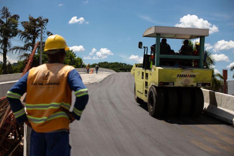 Volta Redonda: asfaltamento de viaduto do Voldac é concluído