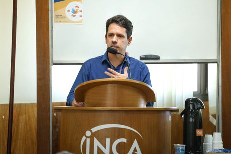 Tomaz Silva/Agência Brasil Rio de Janeiro (RJ), 04/02/2025 – O pesquisador da coordenação de prevenção e vigilância do Instituto Nacional de Câncer (INCA), Fernando Lopes Tavares de Lima durante o evento do Dia Mundial do Câncer, na instituição, na zona norte do Rio de Janeiro. Foto: Tomaz Silva/Agência Brasil