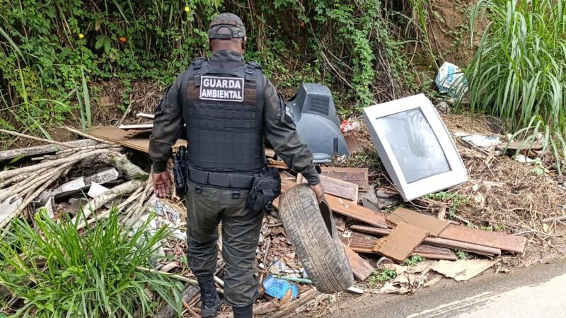 Barra Mansa realiza operação de combate à dengue em empresas de reciclagem e borracharias – Barra Mansa