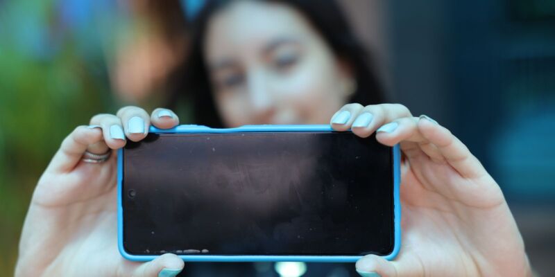 Conselho de Educação edita diretrizes sobre celular em sala de aula