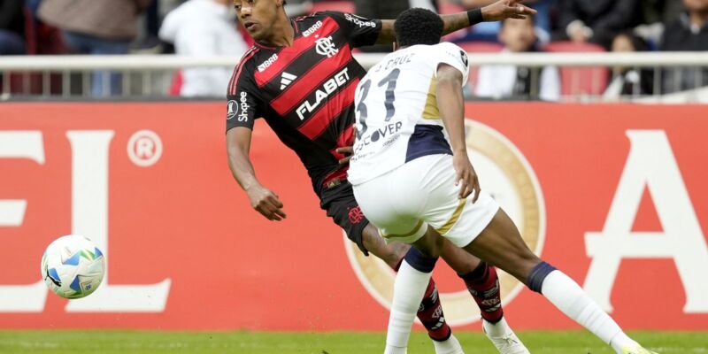 Flamengo empata com LDU e se complica na Libertadores