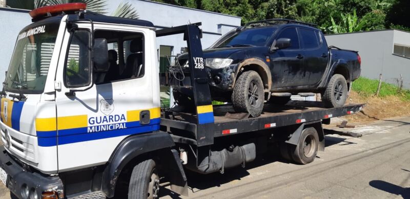 Motorista foge e Guarda Municipal localiza carro envolvido em acidente de trânsito em Volta Redonda