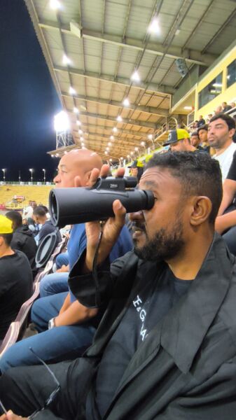 Prefeitura de Volta Redonda testa monóculo para deficientes visuais durante estreia do Voltaço na Série B do Brasileirão