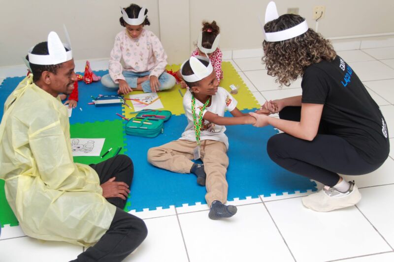 Volta Redonda: autistas do projeto ‘Laço Azul’ participam de atividade pela Páscoa