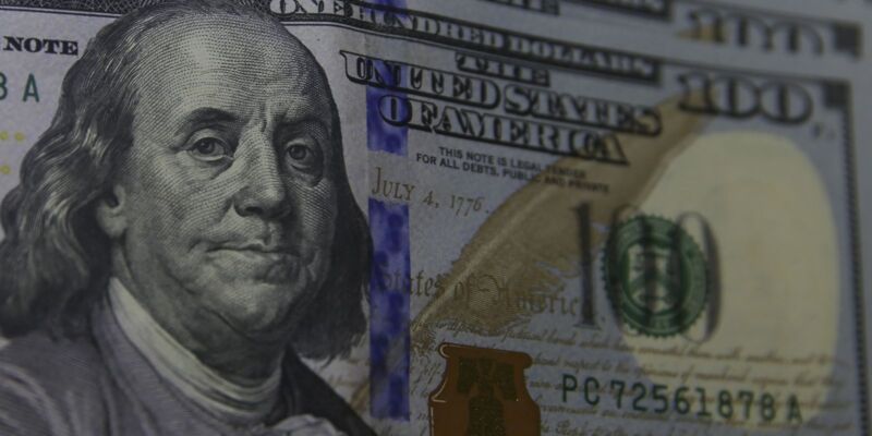 Dólar cai para R$ 5,80 após Trump acenar com acordo com a China