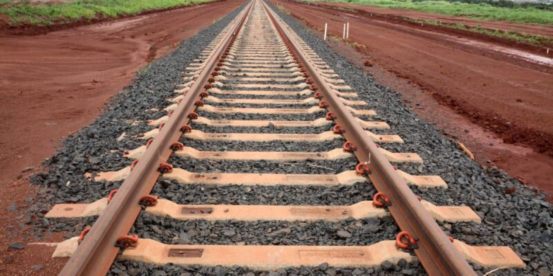 Governo quer leiloar ferrovia EF-118 ainda neste ano, diz ministro