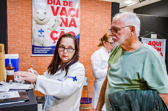 RESENDE AMPLIA VACINAÇÃO NO RESENDE SHOPPING COM ATENDIMENTO TAMBÉM AOS DOMINGOS NO MÊS DE JUNHO
