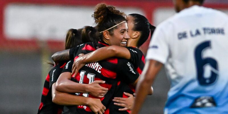 Flamengo goleia Real Brasília por 4 a 0 no Brasileirão Feminino