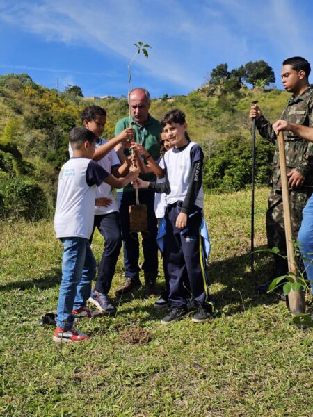 Barra Mansa celebra 6 anos da APA Cândido Silva com ação de reflorestamento no Getúlio Vargas – Barra Mansa