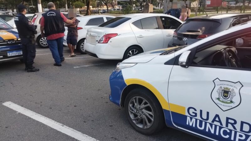 Carro com registro de apropriação indébita é recuperado em ação integrada de segurança em Volta Redonda