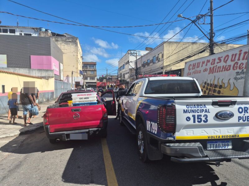 Guarda Municipal apreende cerca de 100 quilos de camarão vendidos de forma irregular em Volta Redonda