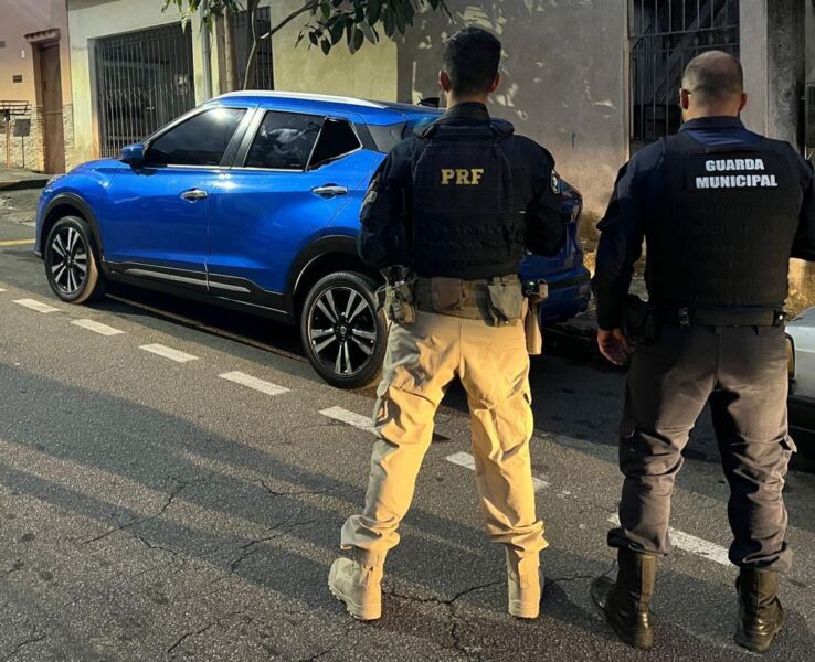 Guarda Municipal e PRF recuperam veículo com registro de roubo em Volta Redonda