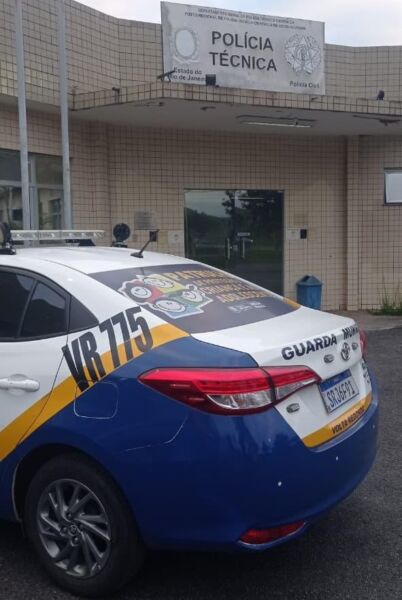 Mãe é presa suspeita de maus-tratos e lesão corporal à filha, em Volta Redonda