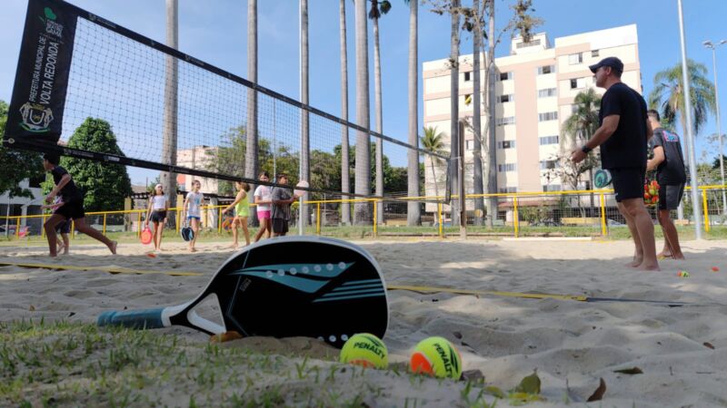 Prefeitura de Volta Redonda oferta aulas gratuitas de Beach Tennis no Aterrado