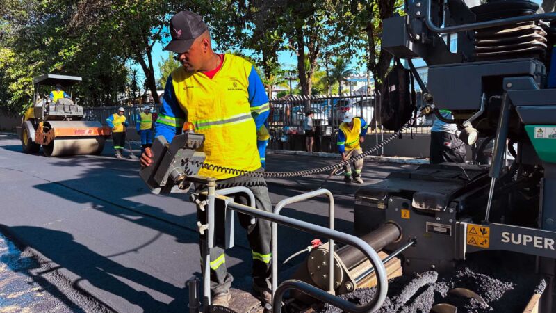 Trabalho de pavimentação beneficia a Rua São Mateus, no bairro Santa Izabel – Barra Mansa