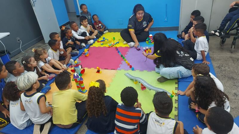 Volta Redonda: Secretaria de Educação começa a distribuir kits de Lego para as escolas da rede municipal
