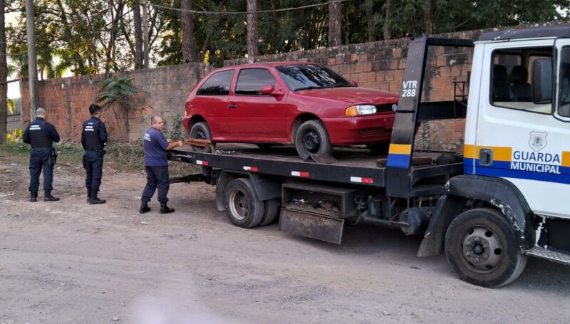 Volta Redonda: carro furtado é recuperado pela GMVR após denúncia