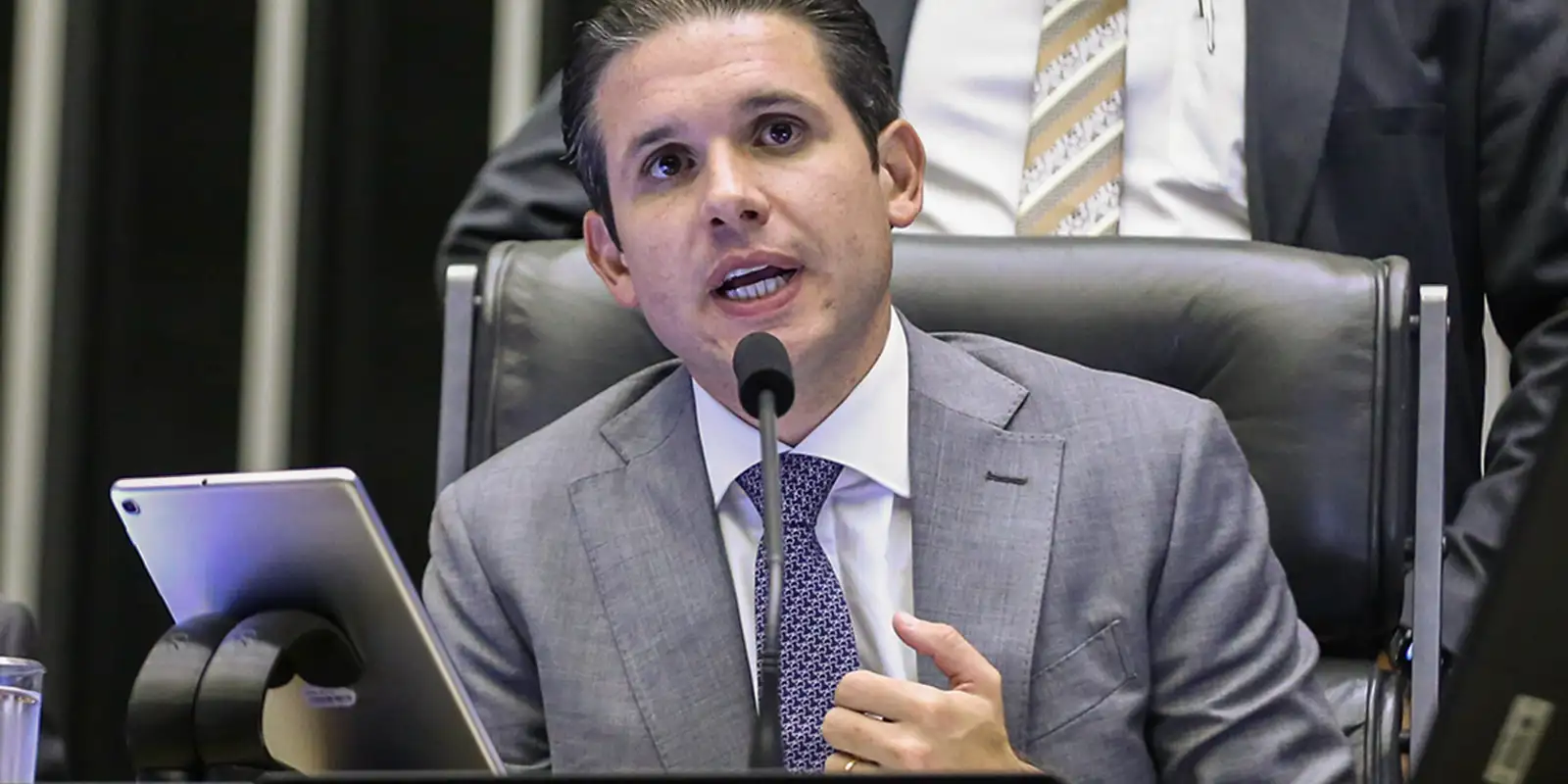 Motta defende participação de bancos no debate da isenção do IR