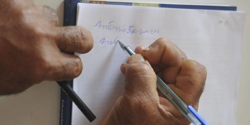 Analfabetismo de pessoas com deficiência é quatro vezes maior no país