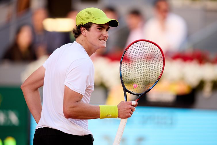 Reprodução X / #MMOPEN João Fonseca vence estreia no Masters 1000 de Madri contra o dinamarques Emer Moller, por 6/2 e 6/3