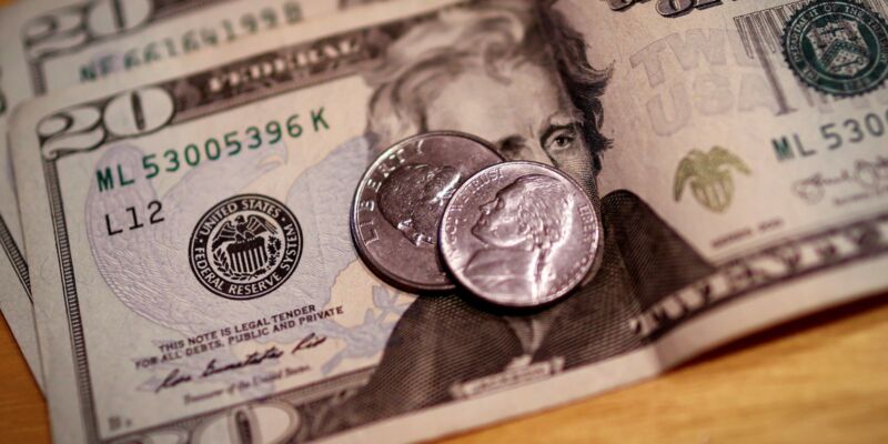 Dólar fica estável, apesar de conflito entre Israel e Irã