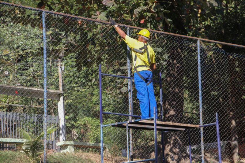 Campo esportivo começa a ser construído no Paraíso de Cima e quadra da Mangueira é reformada – Barra Mansa