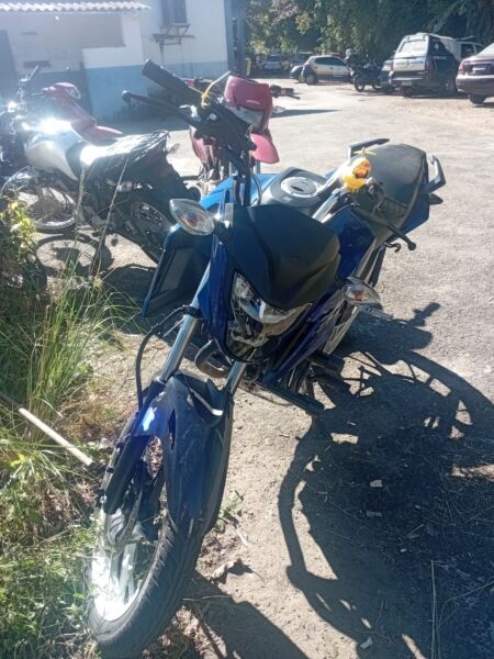 Moto sem placa e retrovisores é removida das ruas pela Guarda Municipal de Volta Redonda