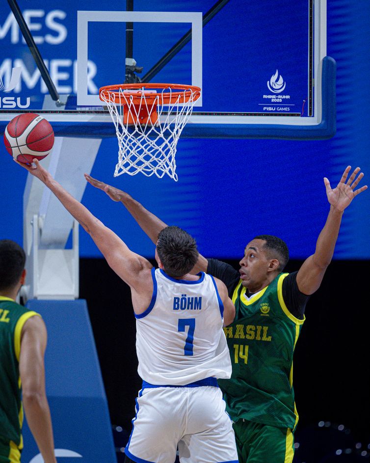 Célio Júnior/CBDU/Direitos Reservados Brasil vence de virada República Tcheca, por 74 a 70 e avança às quartas de final dos Jogos Mundiais Universitários, em 21/07/2025