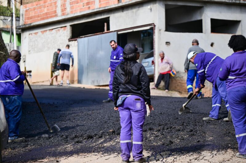 Barra Mansa leva novo asfalto a ruas do bairro Santa Rita da Dutra – Barra Mansa