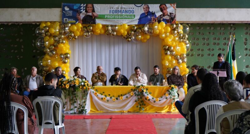 Fundação Beatriz Gama entrega 234 certificados em cerimônia de formatura dos cursos profissionalizantes