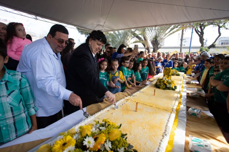 Volta Redonda comemora 71 anos com bolo de seis metros