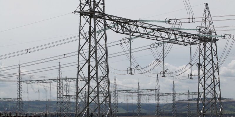 Hitachi anuncia nova fábrica visando data centers e energia renovável