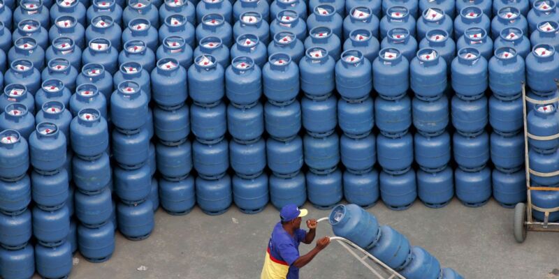 Conselho da Petrobras aprova volta da distribuição de gás de cozinha