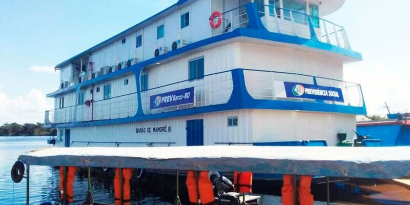 INSS usa barcos para orientar aposentados da Amazônia sobre descontos
