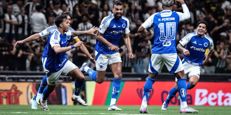 Copa do Brasil: Cruzeiro vence Atlético por 2 a 0 e fica perto da semi